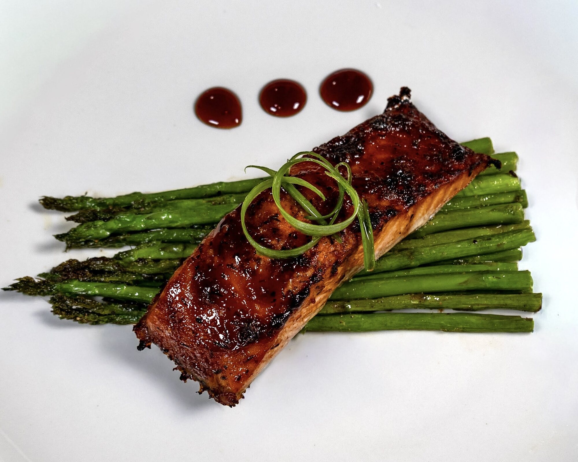 Glazed salmon with asparagus